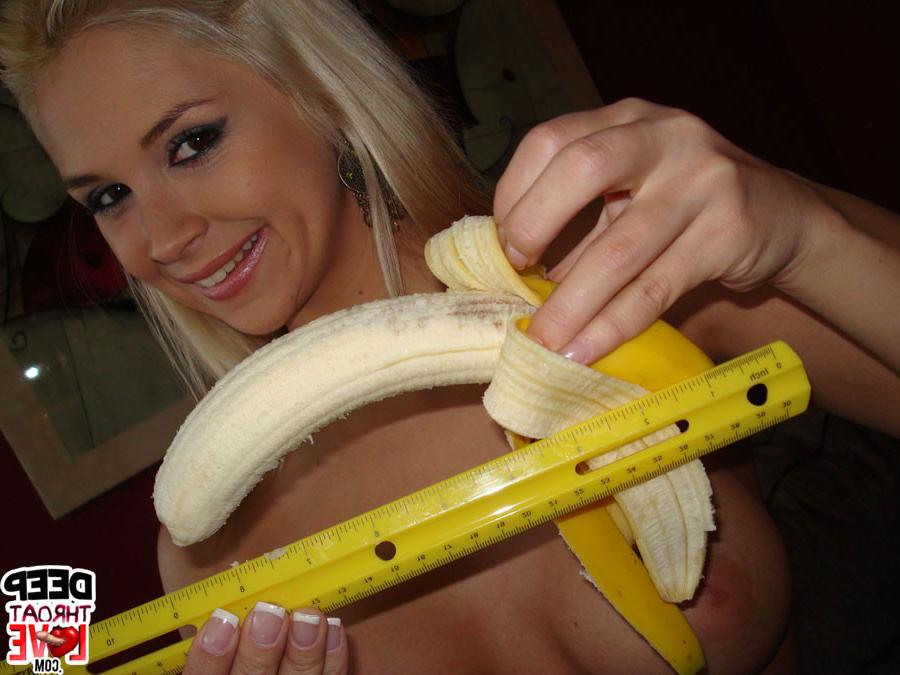 15P Sarah Vandella gives blowjob and gets fucked hard