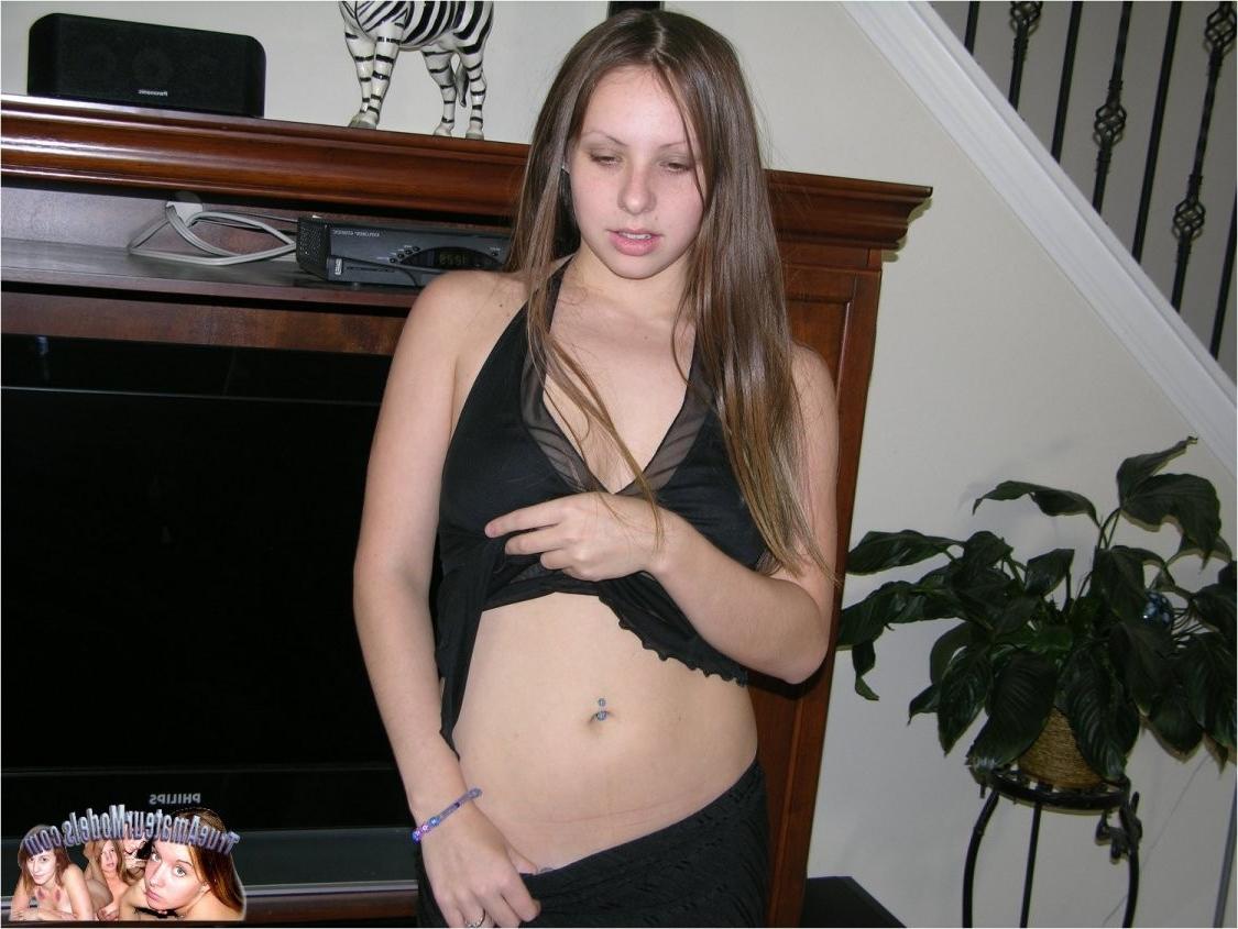12P Sweet Amateur College Girl Exposing Her Pink Pussy Lips