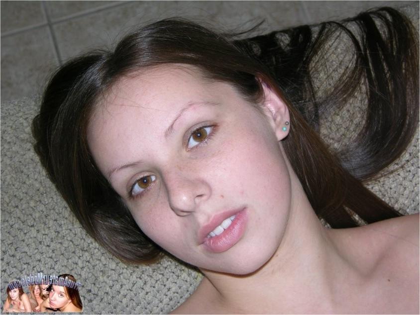 12P Sweet Amateur College Girl Exposing Her Pink Pussy Lips