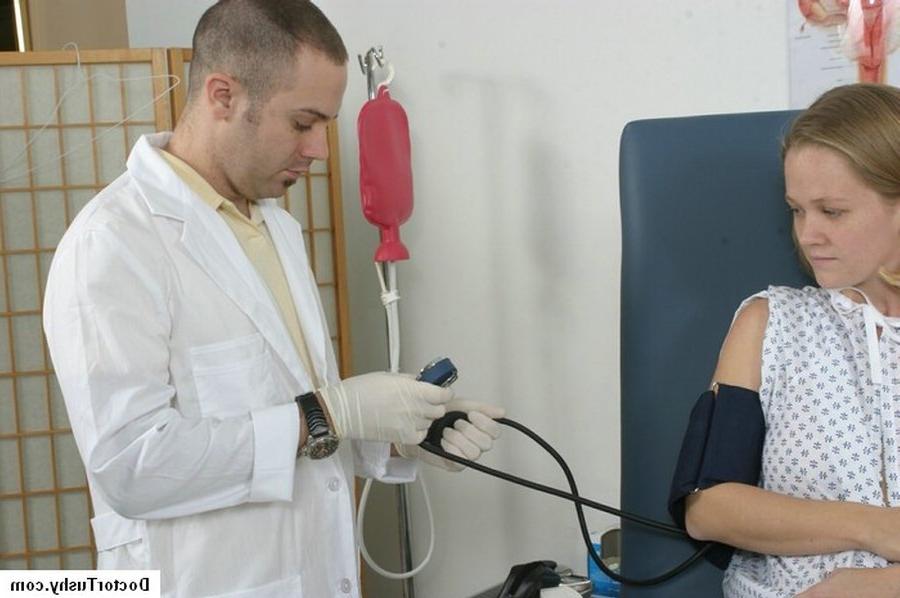 16P Amateur blonde gets vaginal checkup and anal temperature check