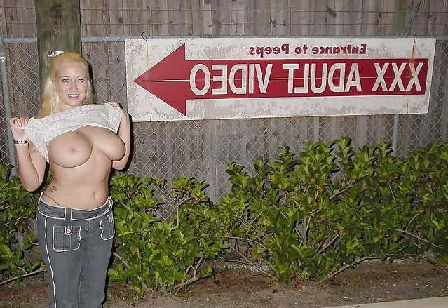 25P FLASHING and Fucking in Adult Sex Shops  1