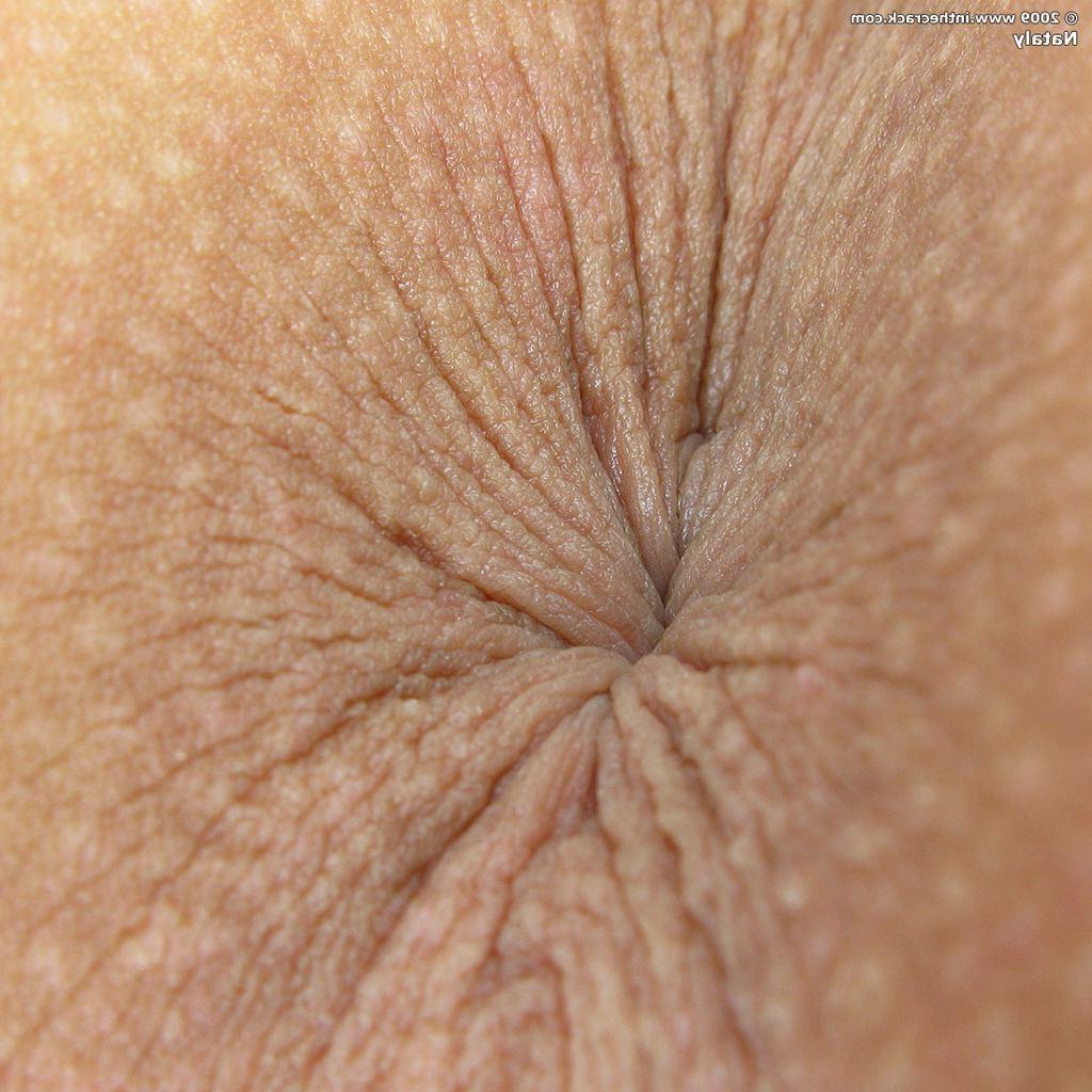 15P Babe toys her pussy and ass with pearl necklace