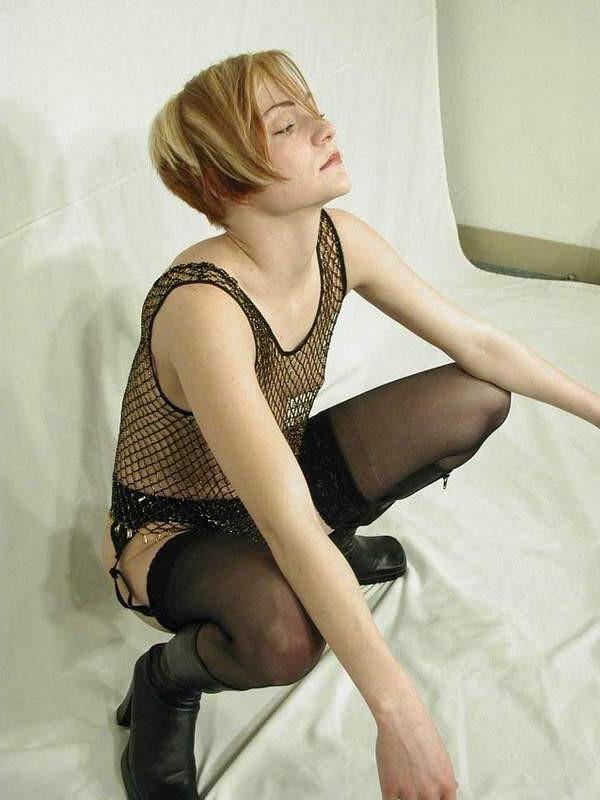 16P Amateur horny babe toying her juicy pussy deep