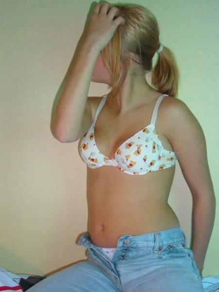 12P blonde girlfriend gives blowjob