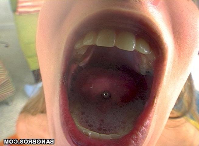 16P Diese wirklich sexy Nymphomanin zieht sich aus und gibt dann einen ordentlichen Blowjob