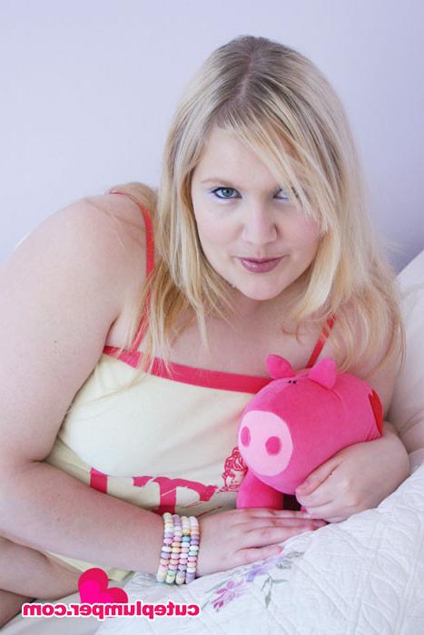 15P Cute Plumper Playing With A Candy Necklace