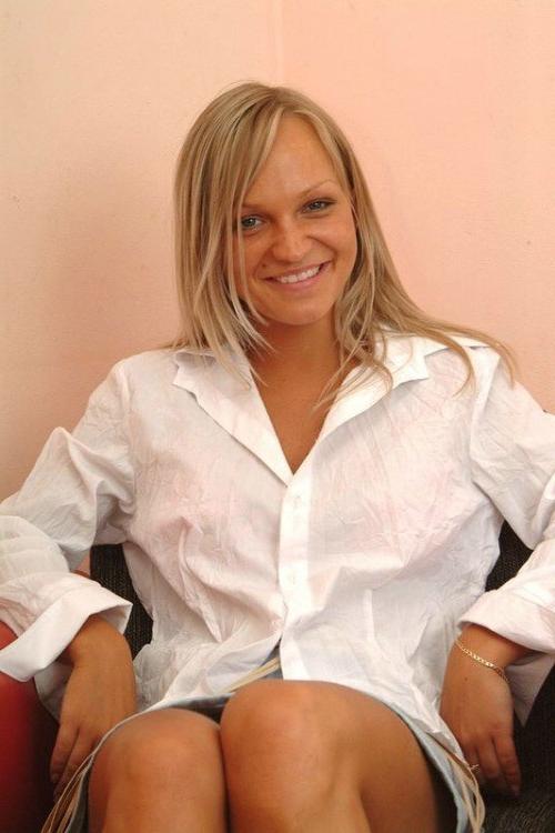 15P Hairy wild bush on this blonde