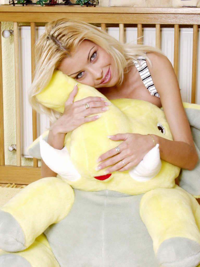 18P Blonde teen shows her hard nipples and ripe ass
