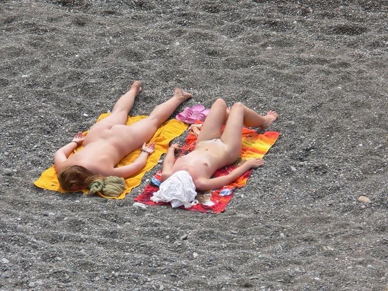 14P Hot nude girls on the beach