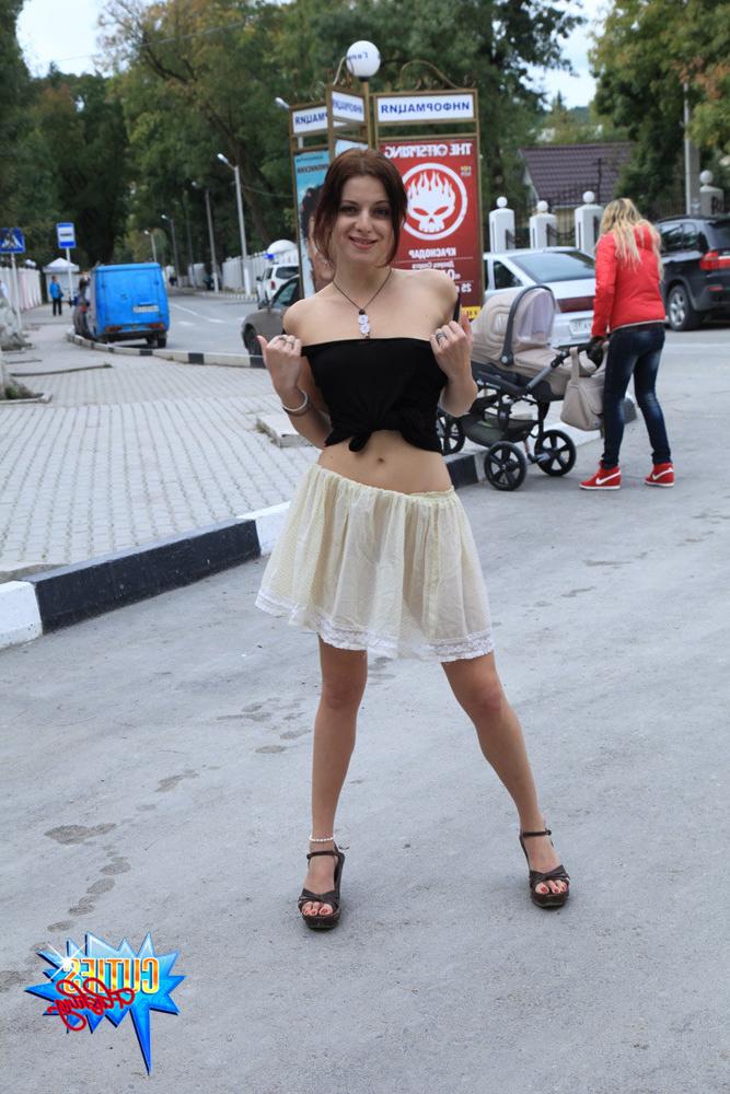 16P Perfect set of tits exposed on a busy city street