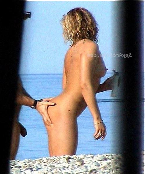 11P Spy pics on the beach