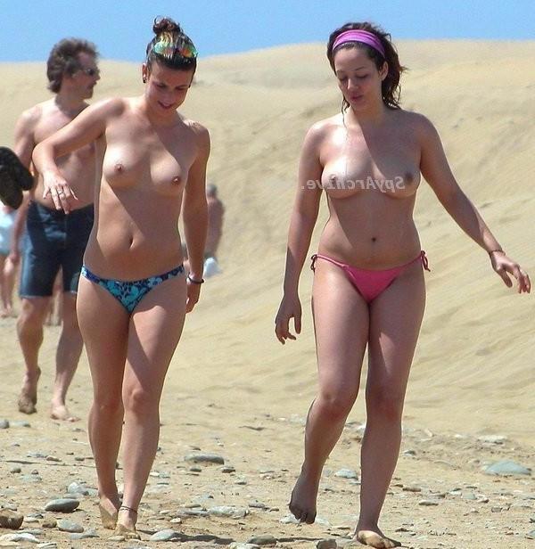 12P Hot girls on a beach