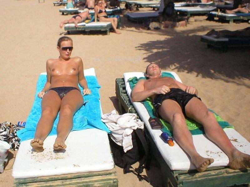 12P Hot girls on a beach