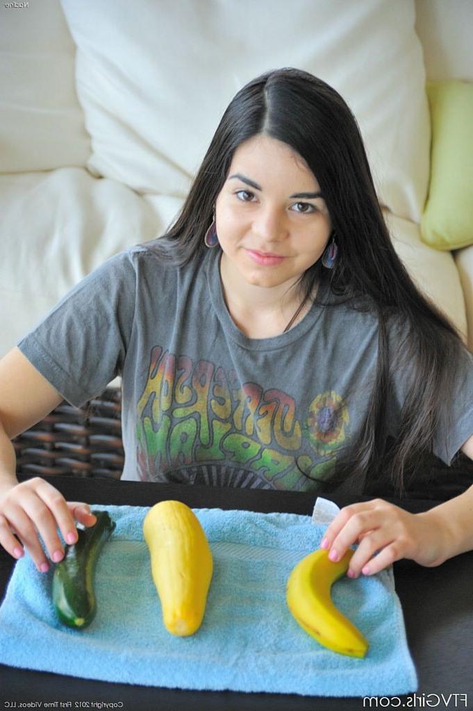 15P Cute teen stuffs veggies in pussy as deep as they can go