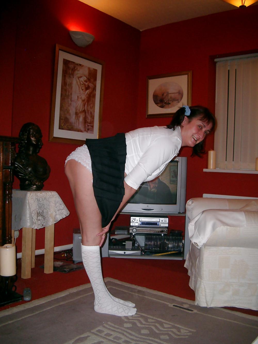 6P White frilly pants