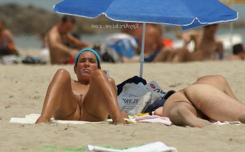 15P Sexy girls in the beach
