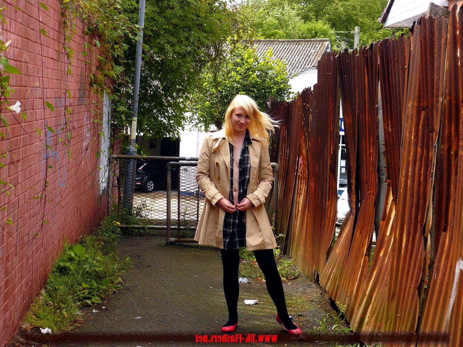 16P Flashing blonde british babe Satine Spark in public nudity