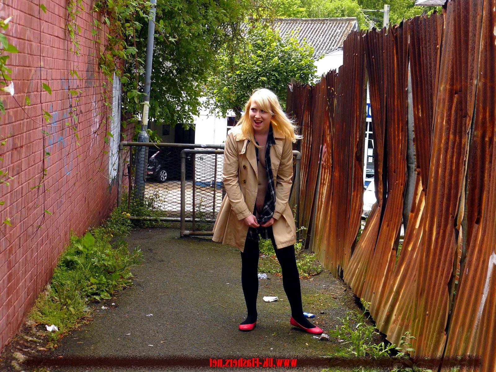 16P Flashing blonde british babe Satine Spark in public nudity