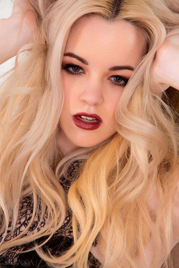 15P Masked blonde babe Lauren WK seduces you in black silk stockings and high heels
