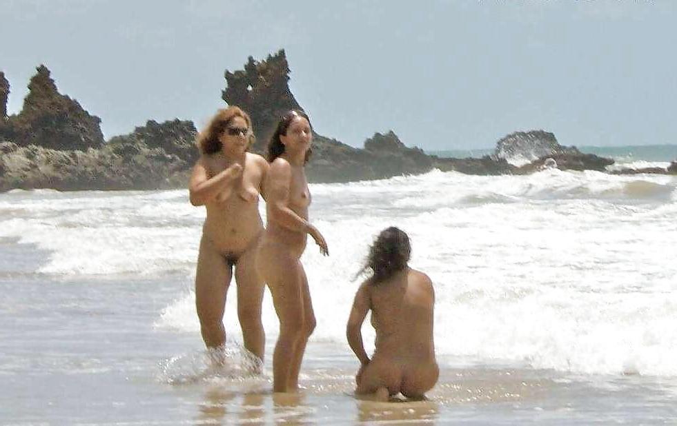 25P Eat Me on the Beach