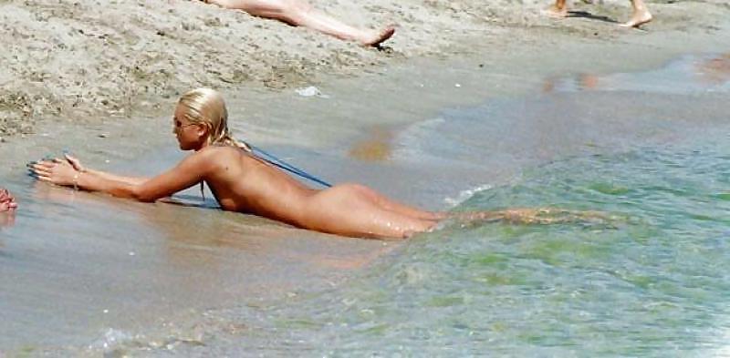 25P Eat Me on the Beach