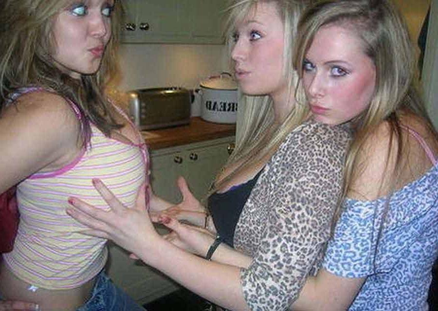 12P Horny college chicks ready to seduce