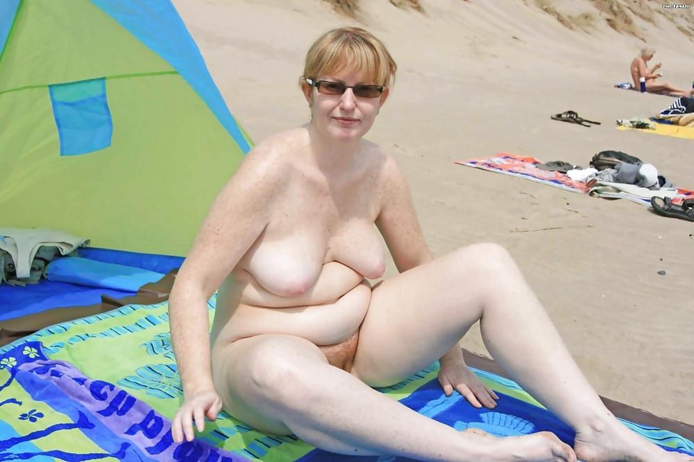 25P Amateur woman. Pregnant and Saggy tits
