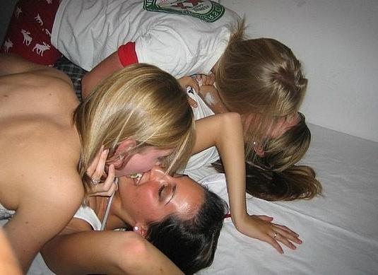 15P Sexy nextdoor girlfriends posing and smiling on camera