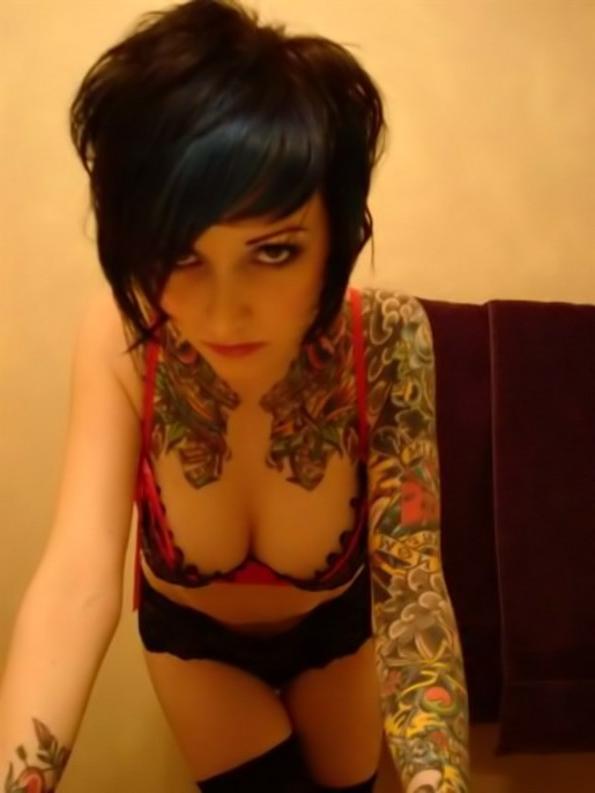 15P Gorgeous beautiful cutie teen posing on camera naked