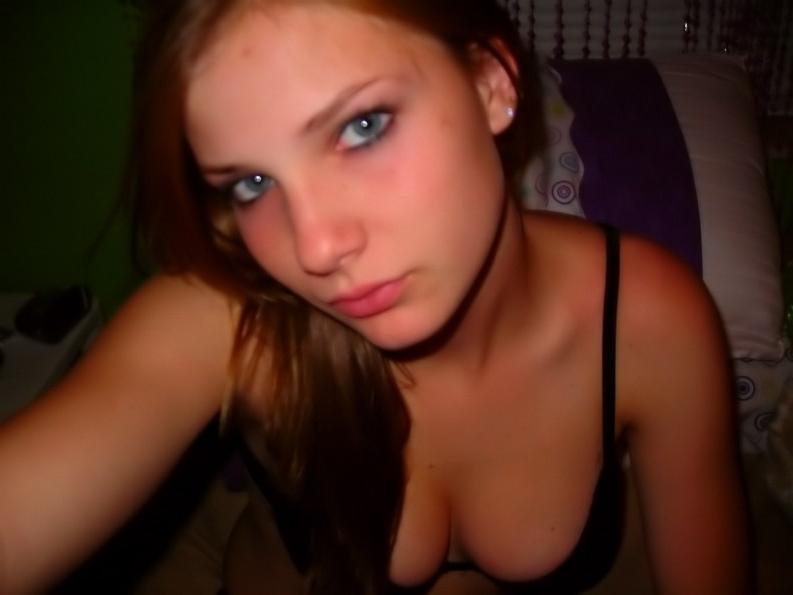 15P Gorgeous horny sweet amateur girls posing on camera naked