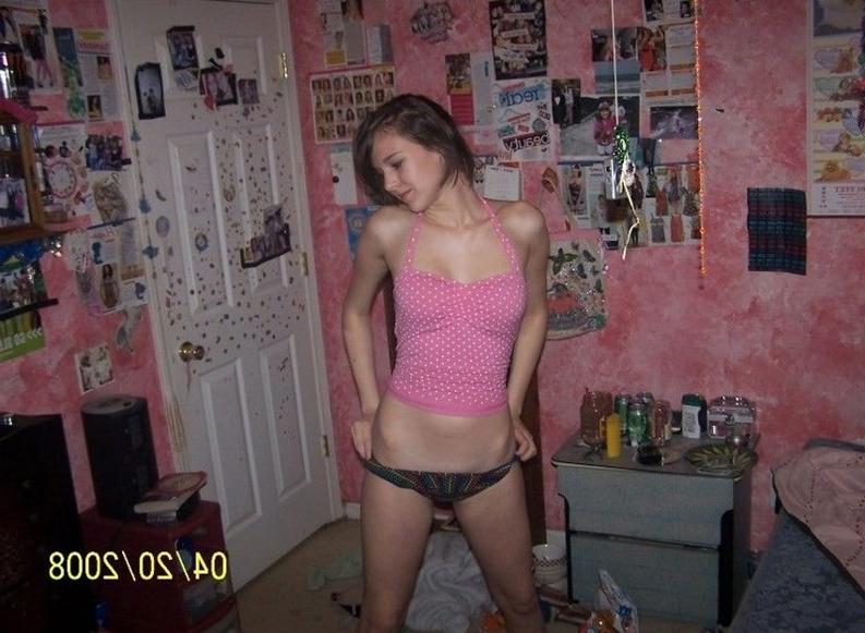 15P Gorgeous beautiful cutie teen posing on camera naked