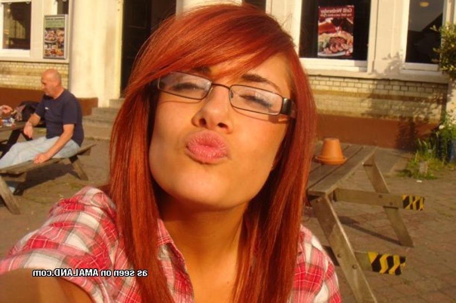 15P Wild UK party girl in hot and sexy hacked pictures