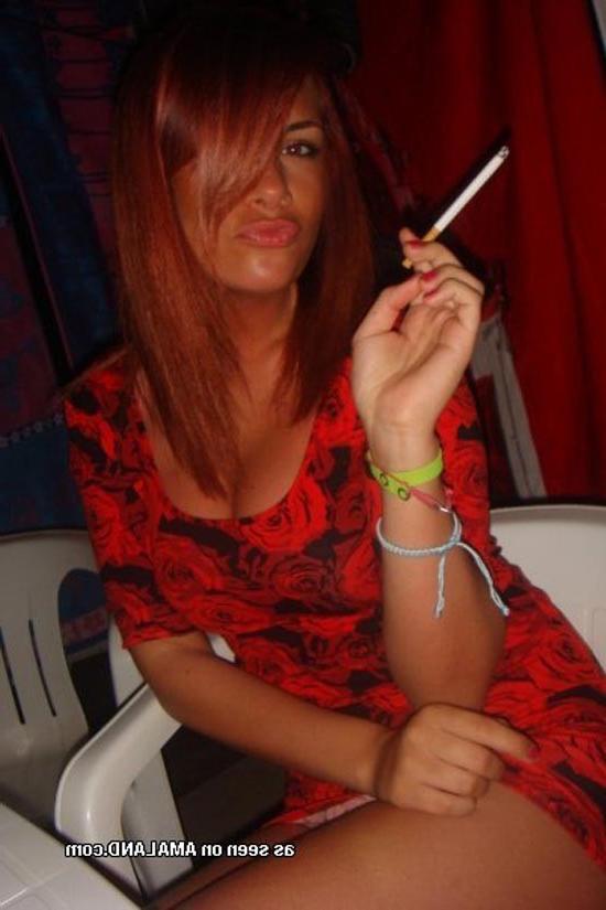 15P Wild UK party girl in hot and sexy hacked pictures