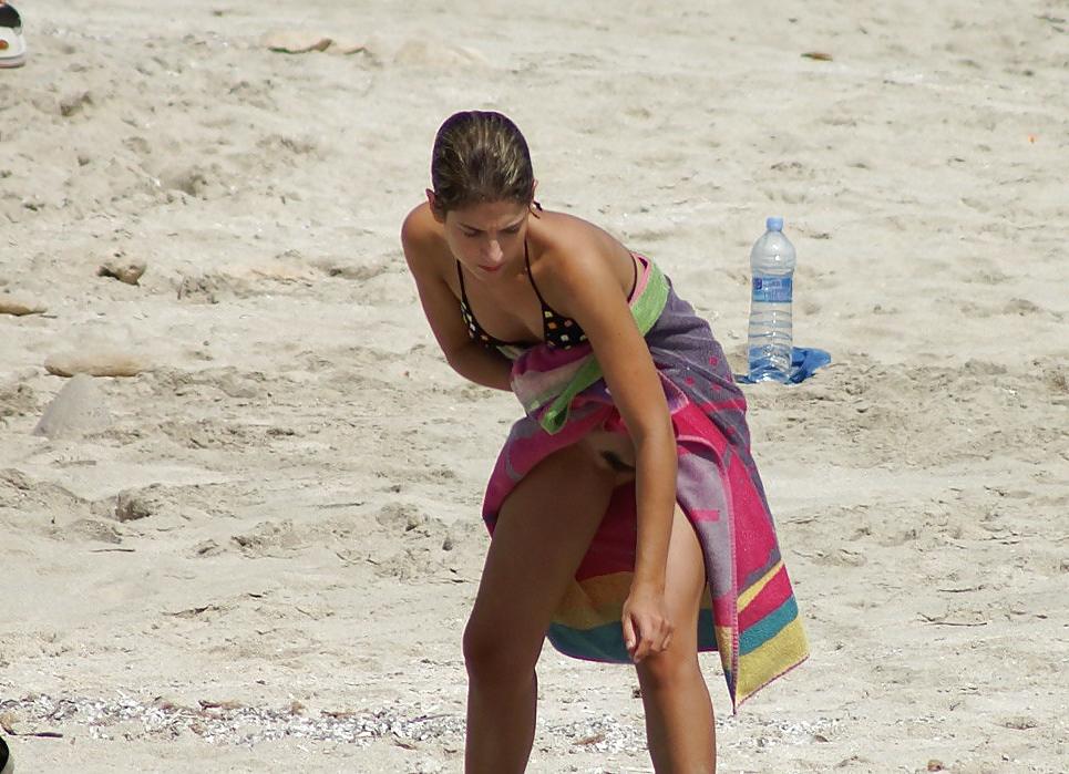 15P Beach Changing - Panties Down