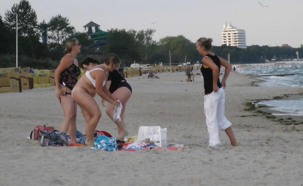 15P Beach Changing - Panties Down