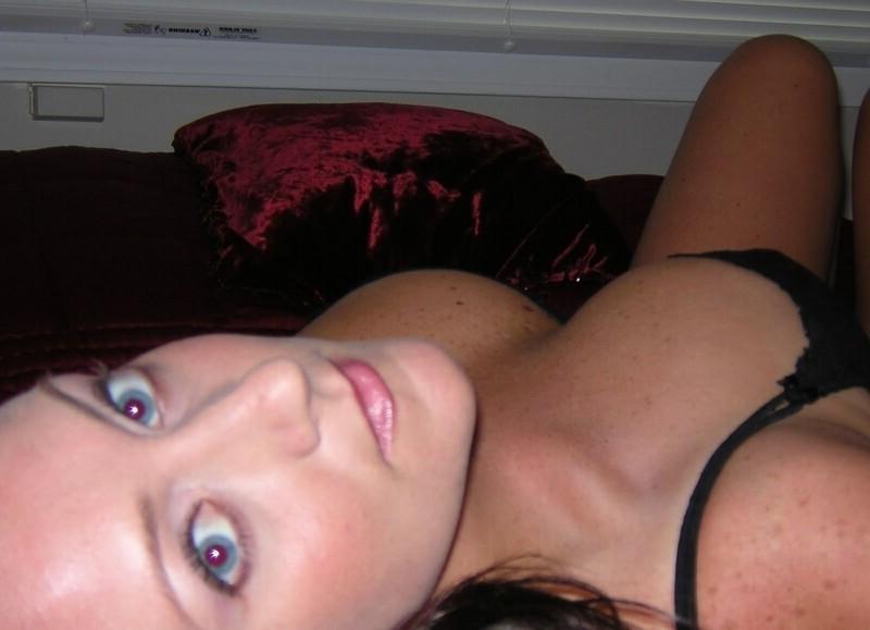 15P Amateur self shooting teens showing their bodies