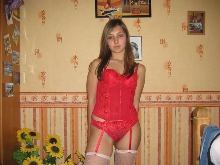 15P Amateur self shooting teens showing their bodies