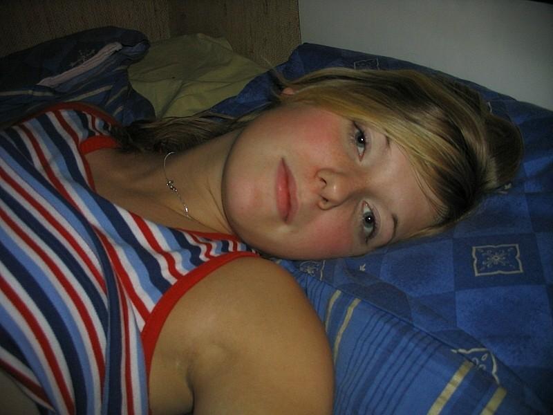 15P Gorgeous beautiful cutie teen posing on camera naked