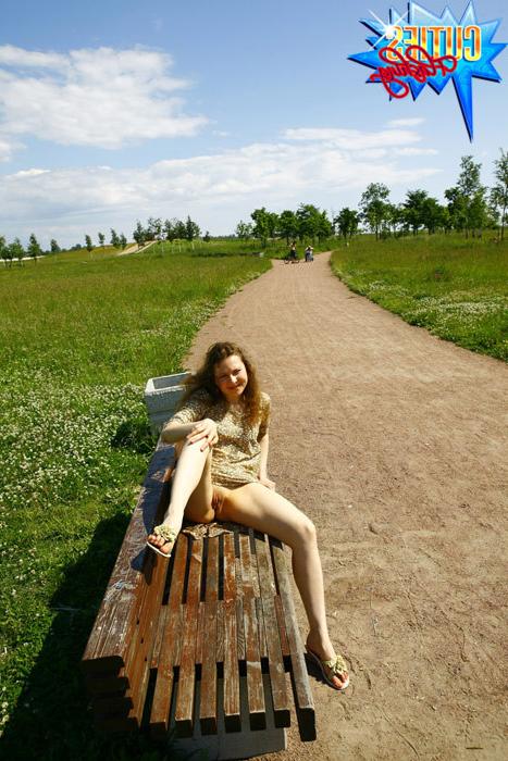 16P Sexy flasher shows pussy outdoors on a sunny day