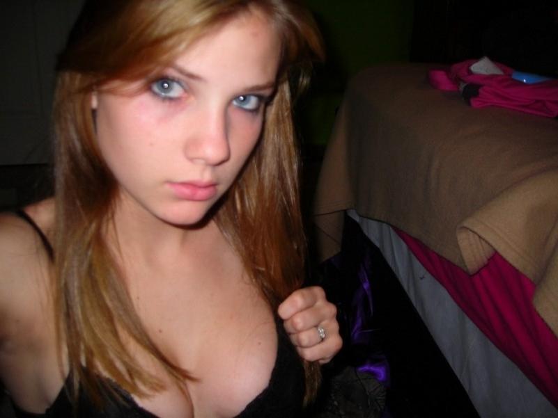 15P Gorgeous beautiful cutie teen posing on camera naked