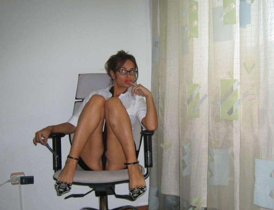 15P Beautiful amateur secretary posing