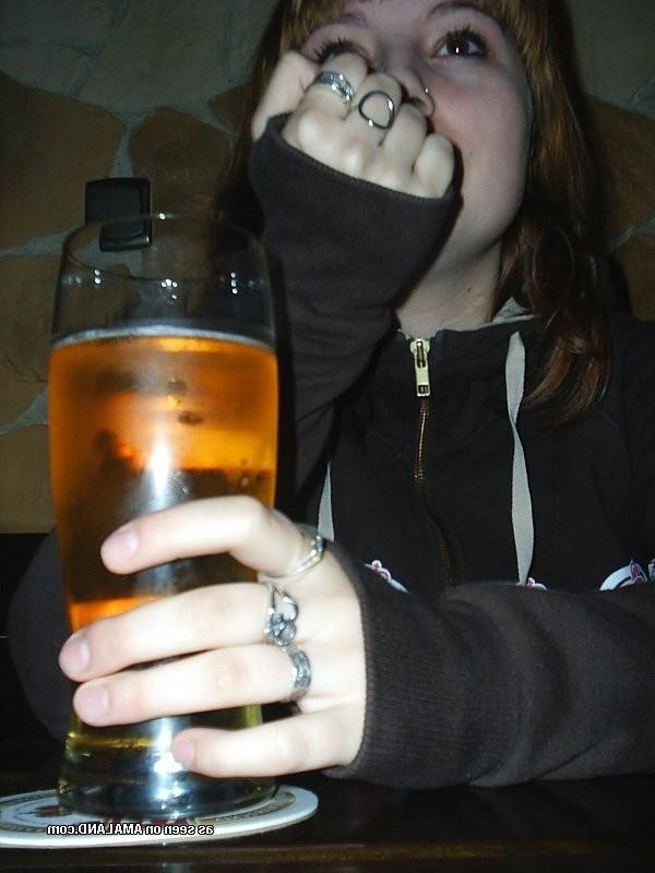 15P Horny amateur babe posing