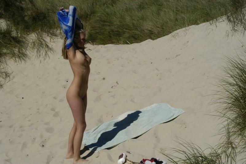 15P Amateur self shooting teens showing their bodies