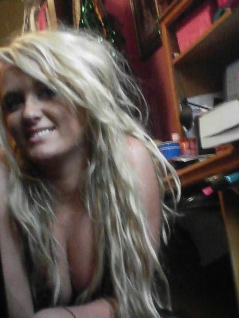 15P Many hottest amateur teens and babes posing on camera