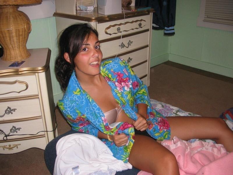 15P Gorgeous beautiful cutie teen posing on camera naked