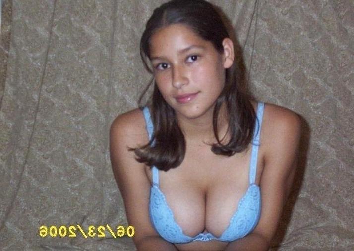 15P Gorgeous horny sweet amateur girls posing on camera naked