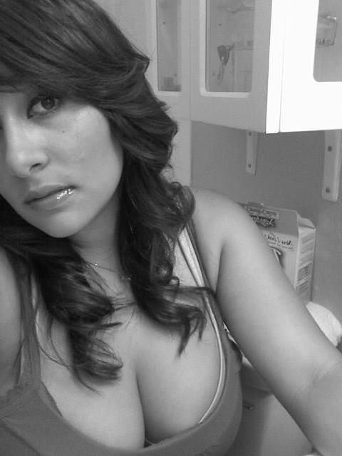 15P Gorgeous horny sweet amateur girls posing on camera naked