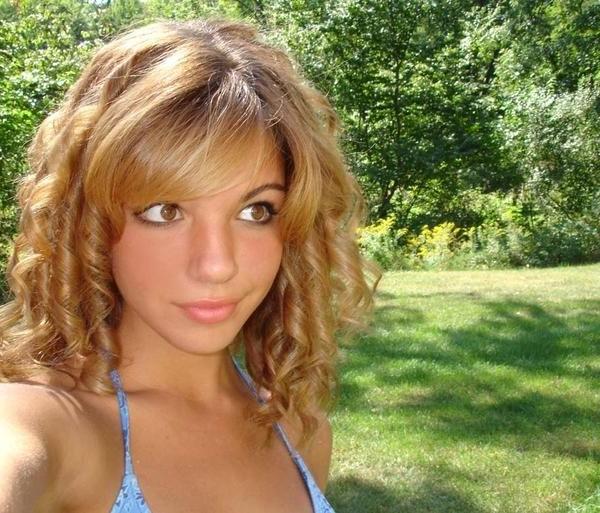 15P Sexy nextdoor girlfriends posing and smiling on camera