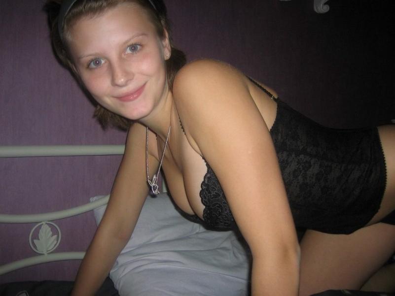 15P Gorgeous horny sweet amateur girls posing on camera naked