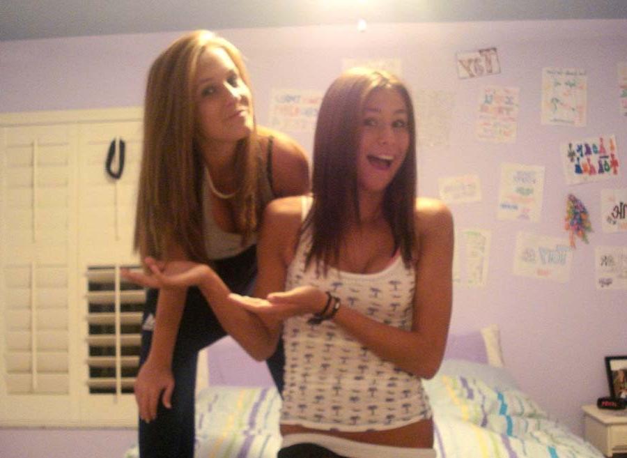 15P Hot and slender amateur girl